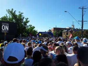 Starting line crowd preparing for the 6km fun run at RunGeelong 2013